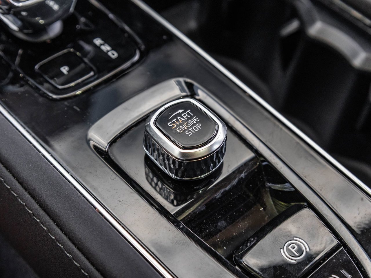 2026 Volvo XC90 Plus Dark Theme-13