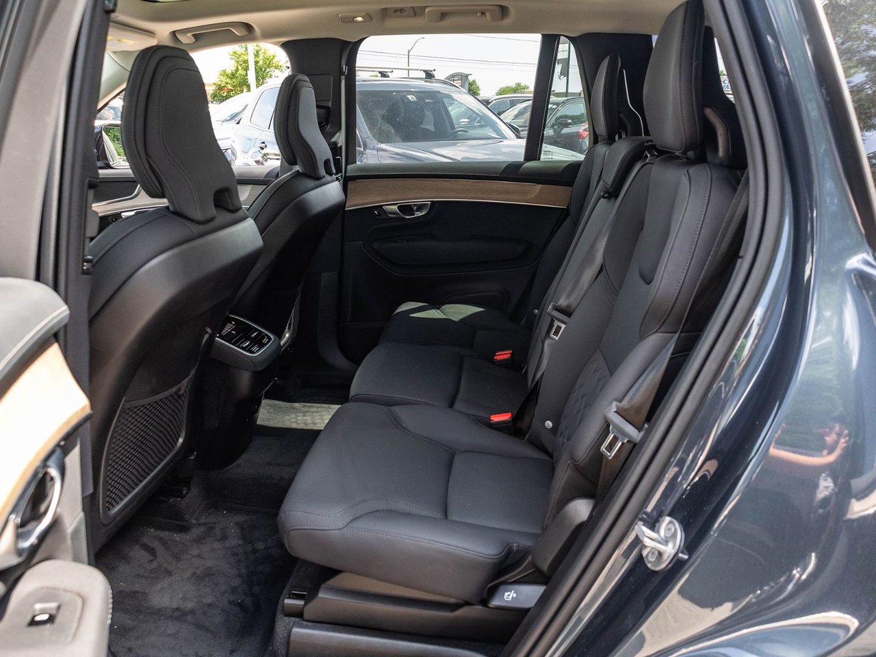 2026 Volvo XC90 Plus Dark Theme-27