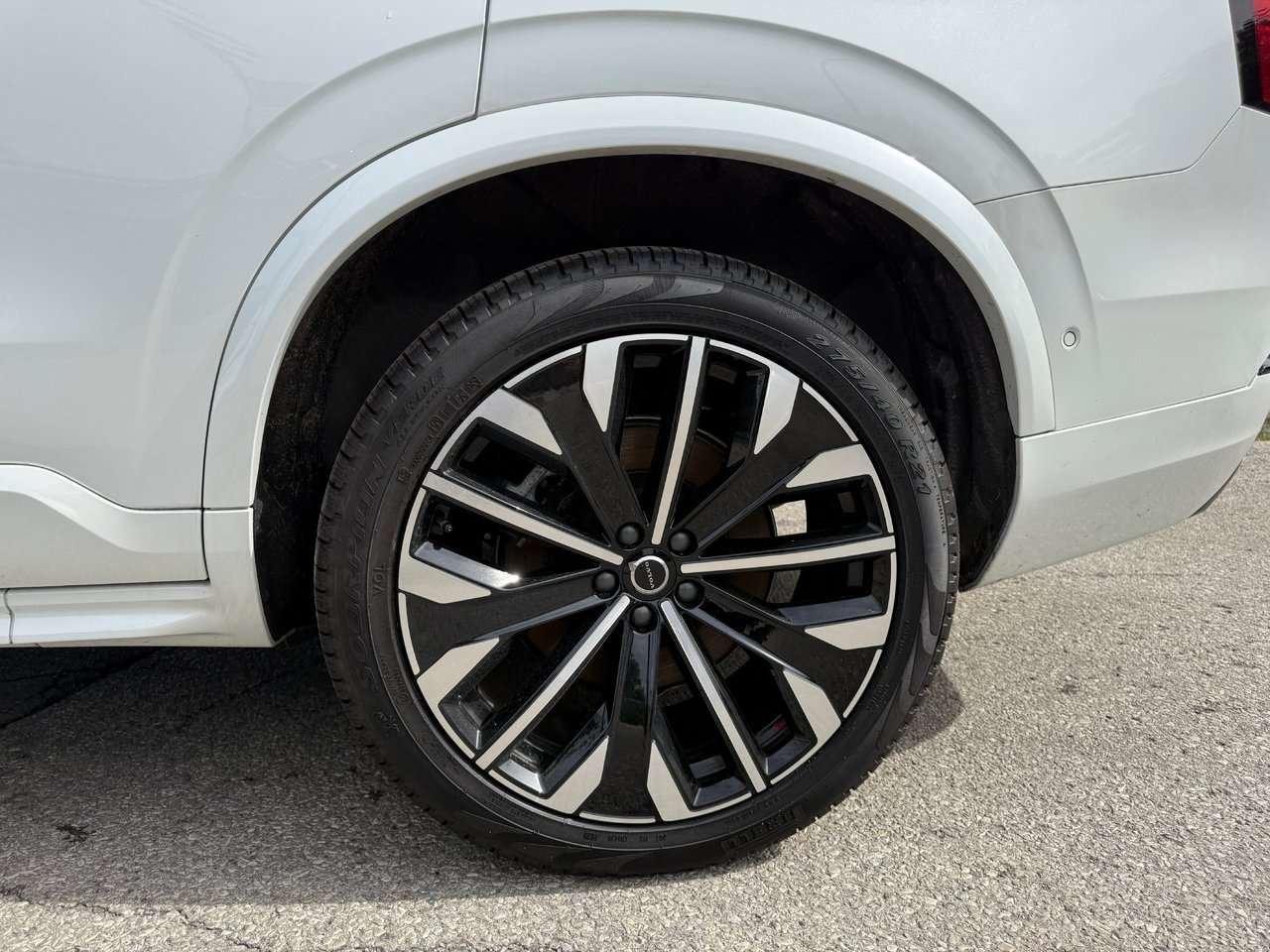 2026 Volvo XC90 Plus Dark Theme-24