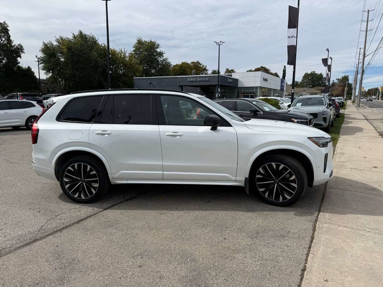 2026 Volvo XC90 Plus Dark Theme-7
