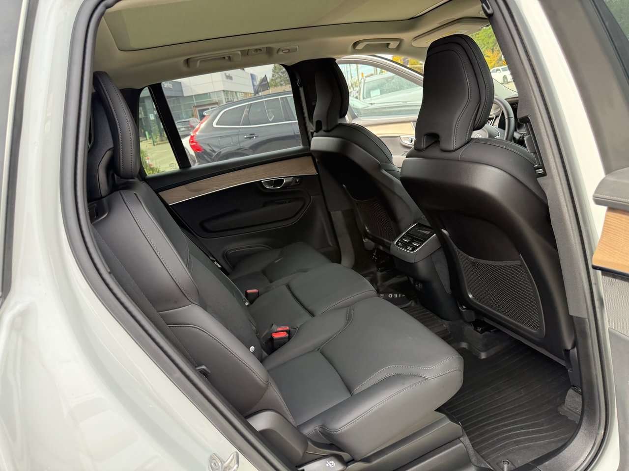 2026 Volvo XC90 Plus Dark Theme-17