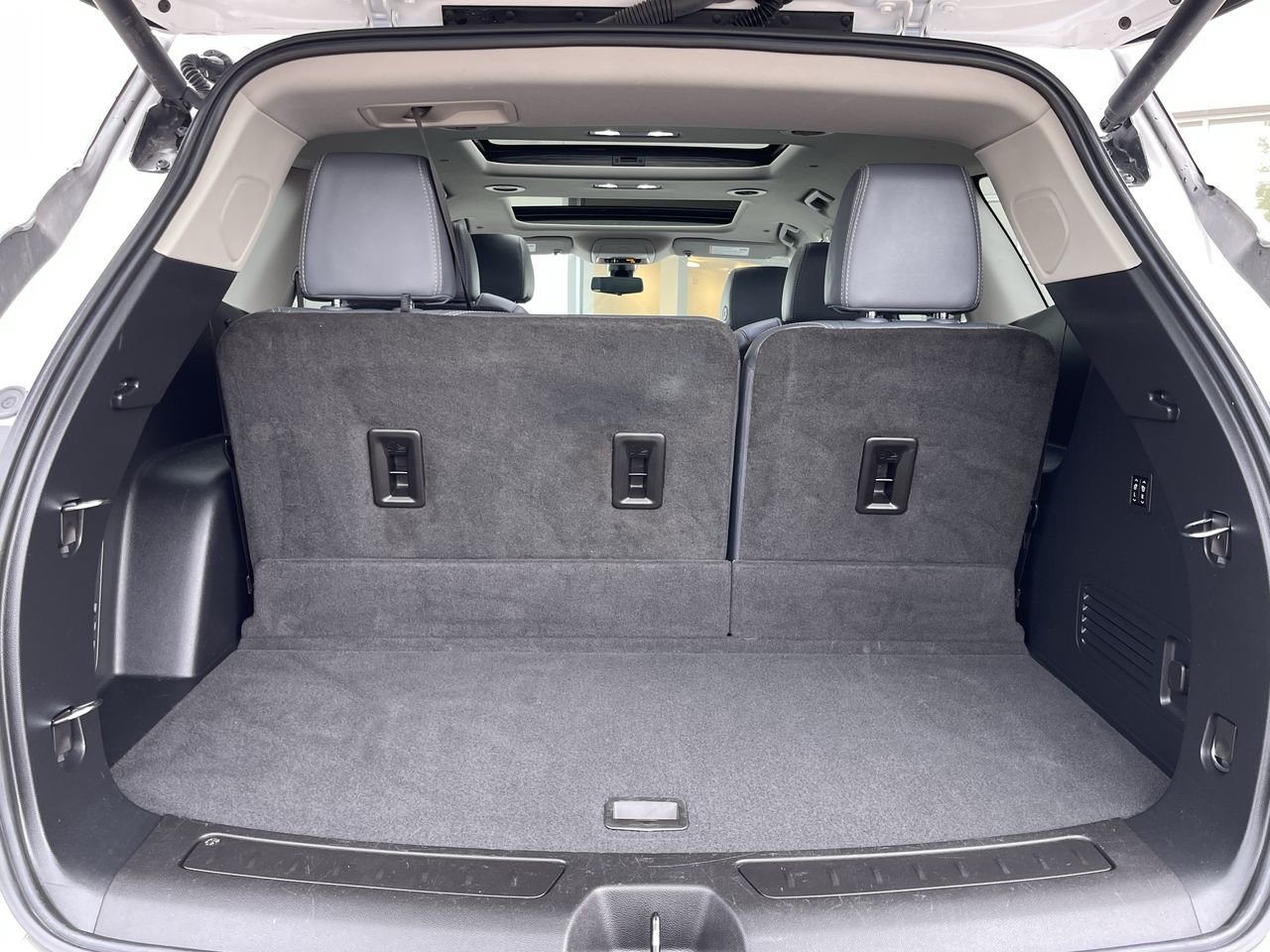 Used 2020  Buick AWD Premium image 32