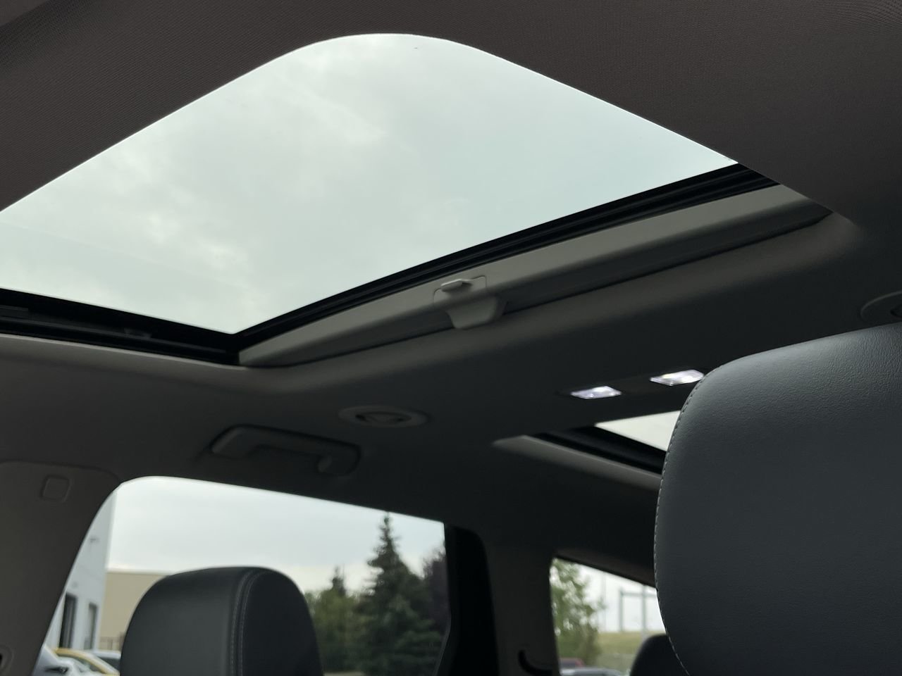 Used 2020  Buick AWD Premium image 29