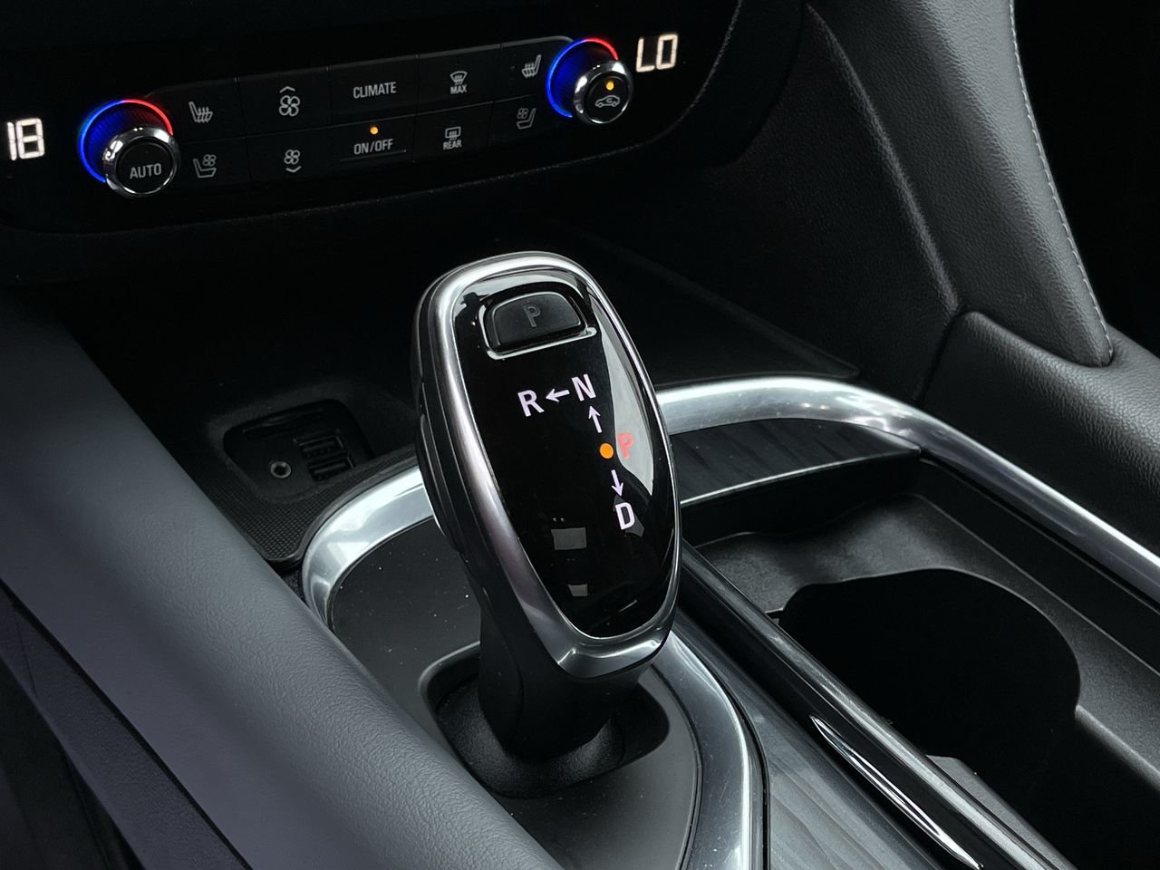 Used 2020  Buick AWD Premium image 27