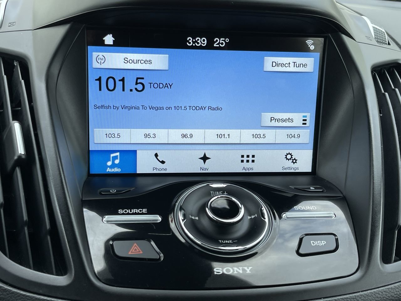 Used 2017  Ford Titanium - 4WD image 24