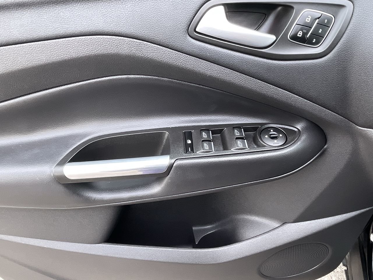 Used 2017  Ford Titanium - 4WD image 21