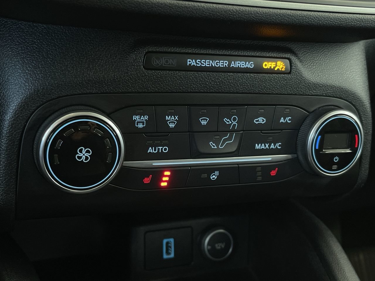 Used 2020 Ingot Silver (MET) Ford SEL - AWD image 27
