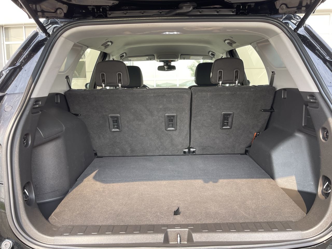 Used 2020 Ebony Twilight (MET) GMC AWD SLE image 30