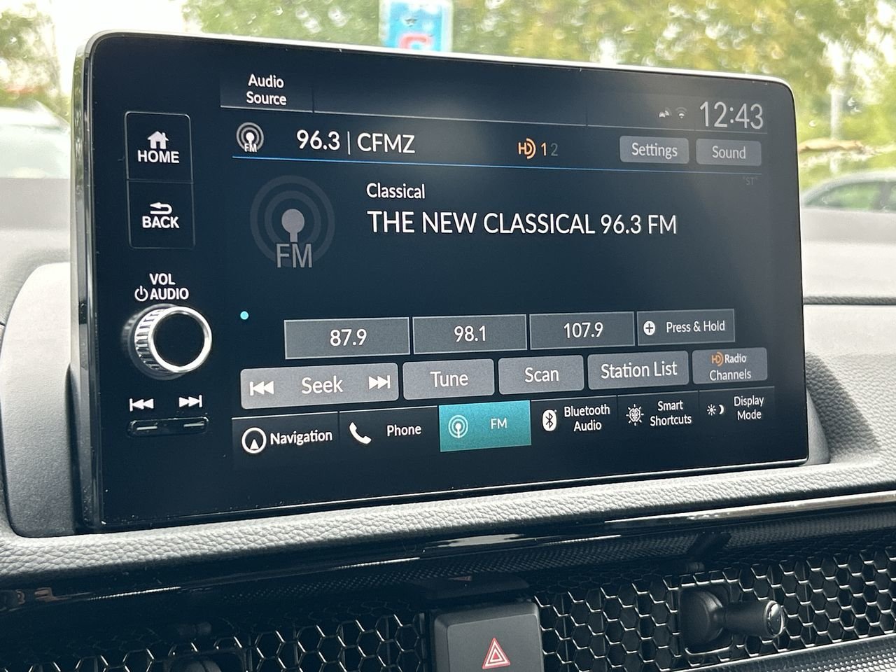 New 2023 Crystal Black Pearl Honda TOURING HYBRID image 24