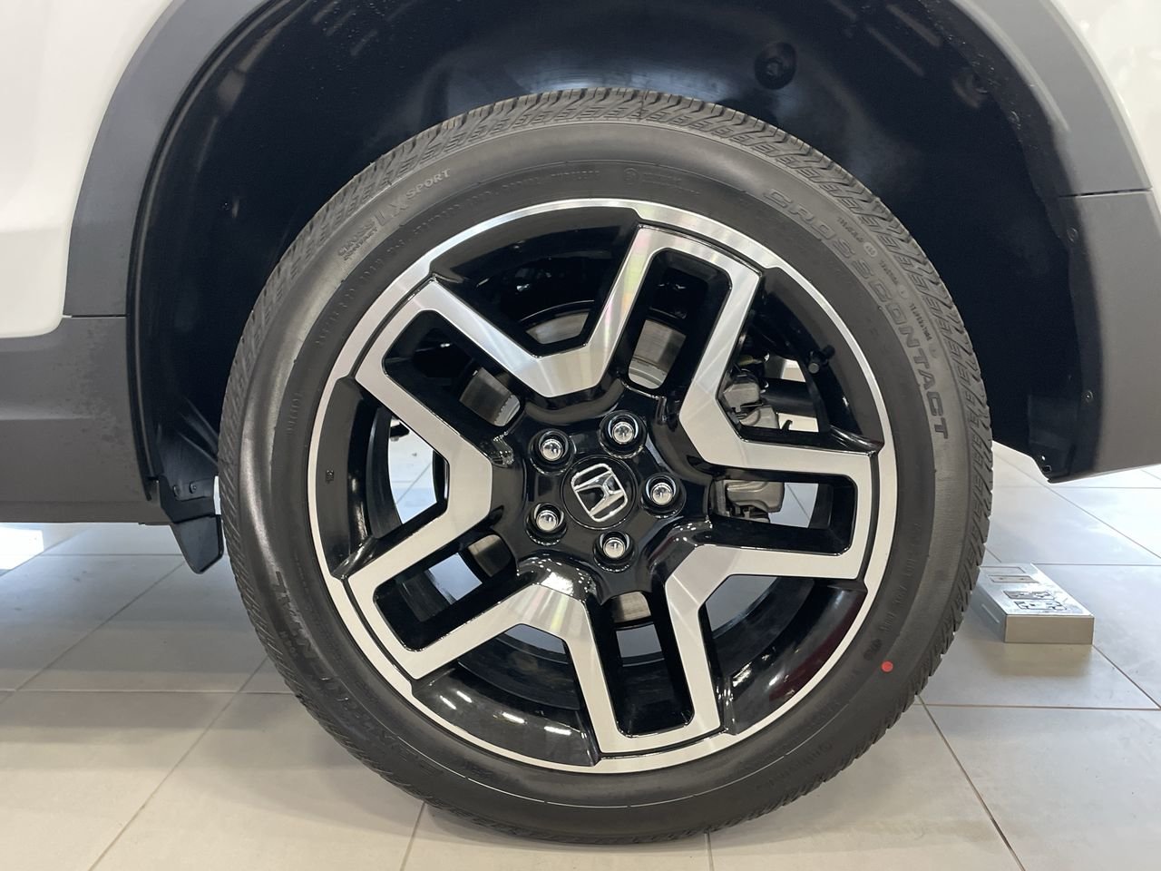 New 2023 Platinum White Pearl Honda TOURING image 18