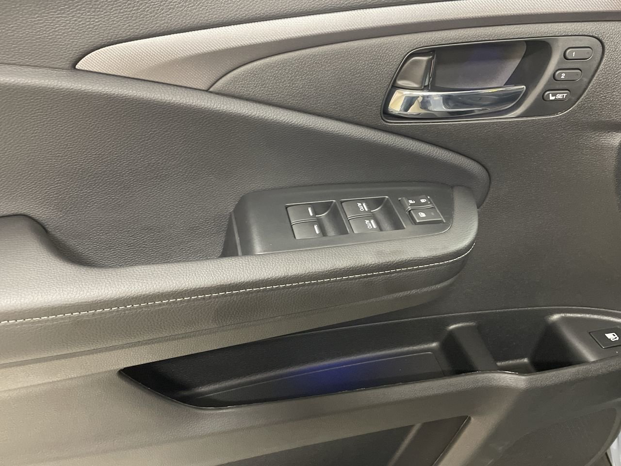 New 2023 Sonic Grey Pearl Honda TOURING image 24