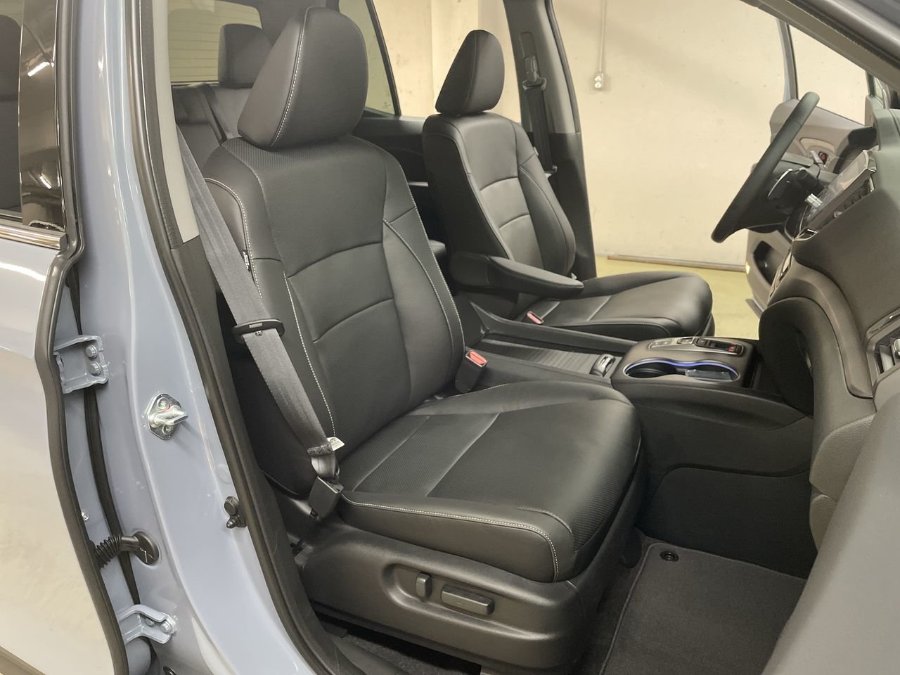 New 2023 Sonic Grey Pearl Honda TOURING image 34