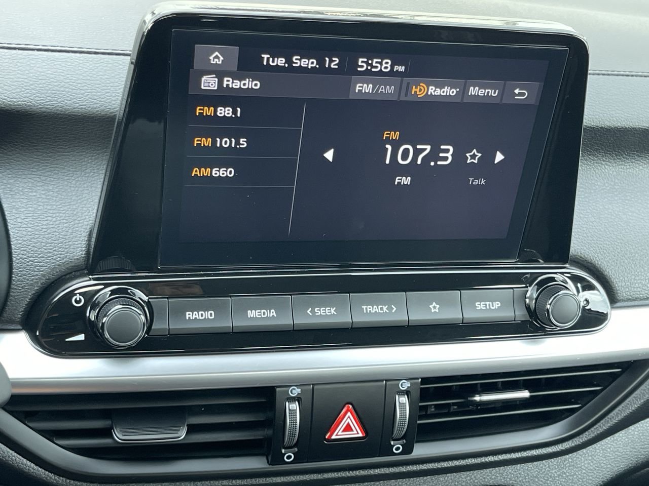 Used 2023  Kia Sedan LX IVT image 24