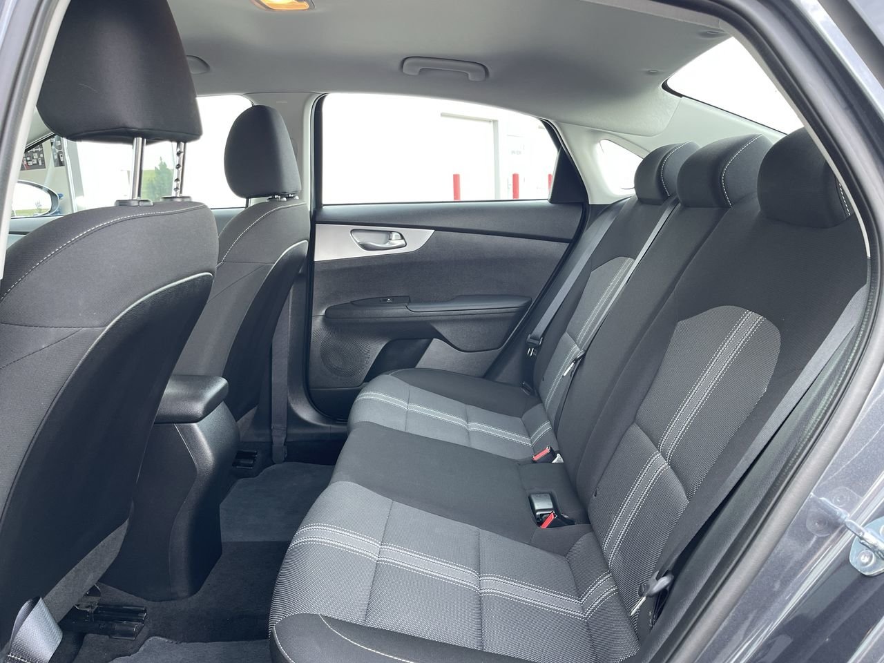 Used 2023  Kia Sedan LX IVT image 29