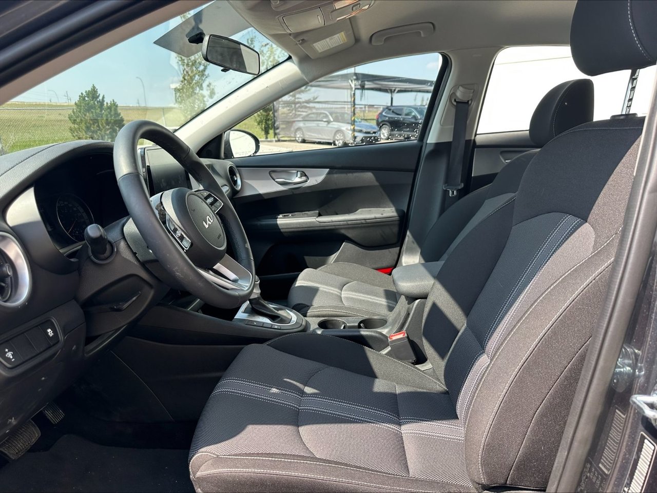 Used 2023  Kia Sedan LX IVT image 14