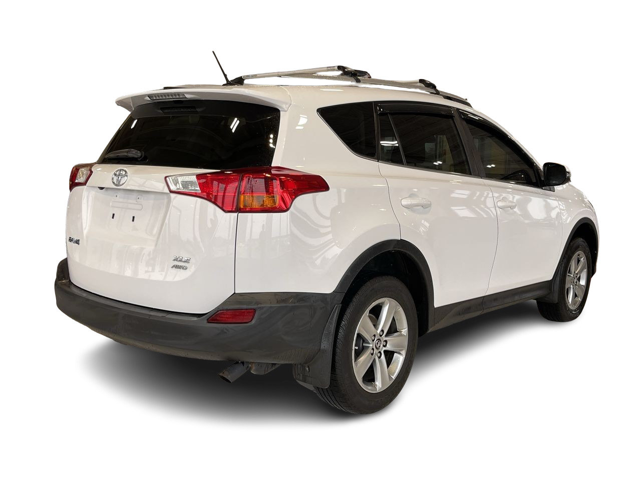 Used 2015 Alpine White Toyota AWD XLE image 11