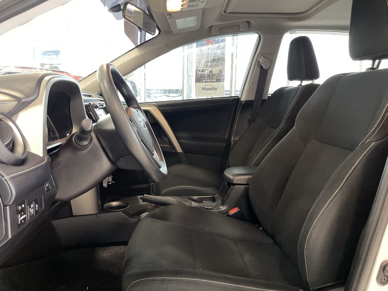 Used 2015 Alpine White Toyota AWD XLE image 19