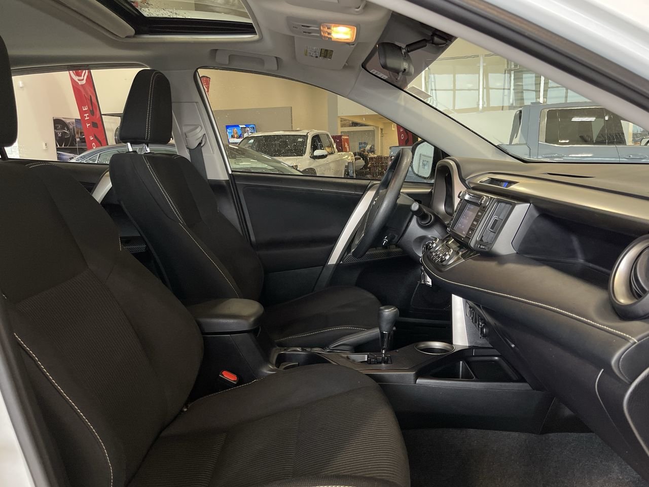Used 2015 Alpine White Toyota AWD XLE image 31