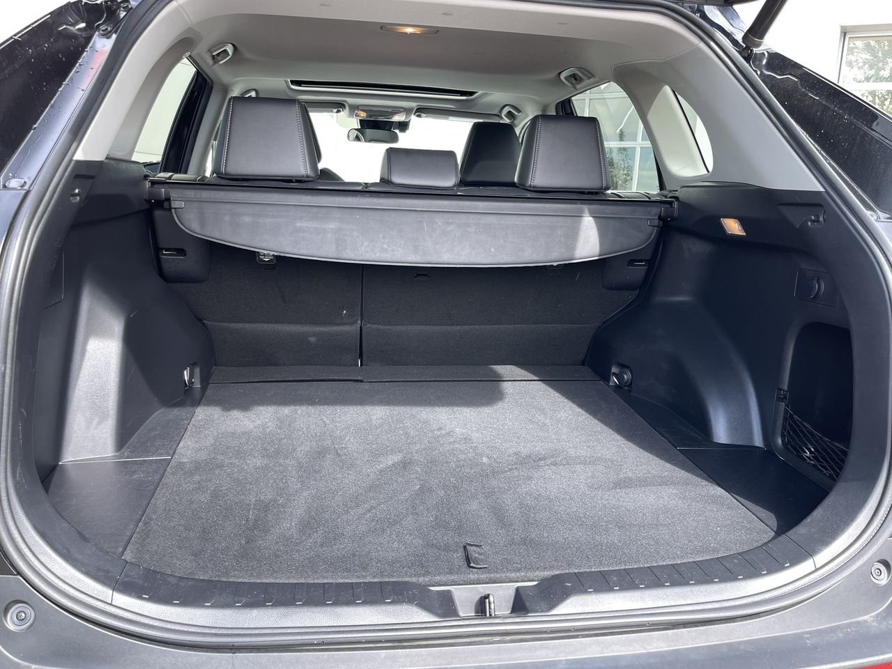 Used 2020  Toyota AWD XLE image 31
