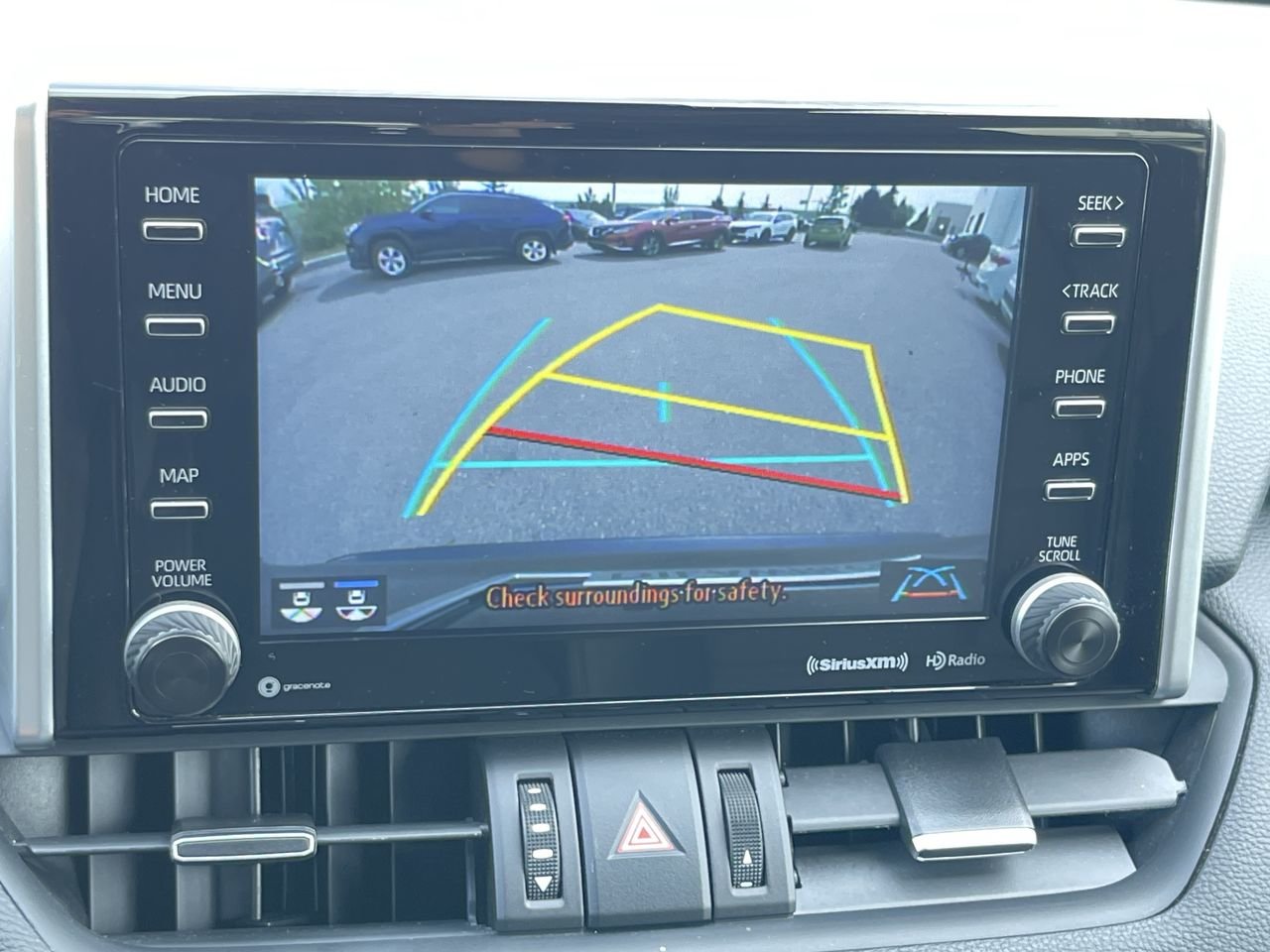 Used 2020  Toyota AWD XLE image 25