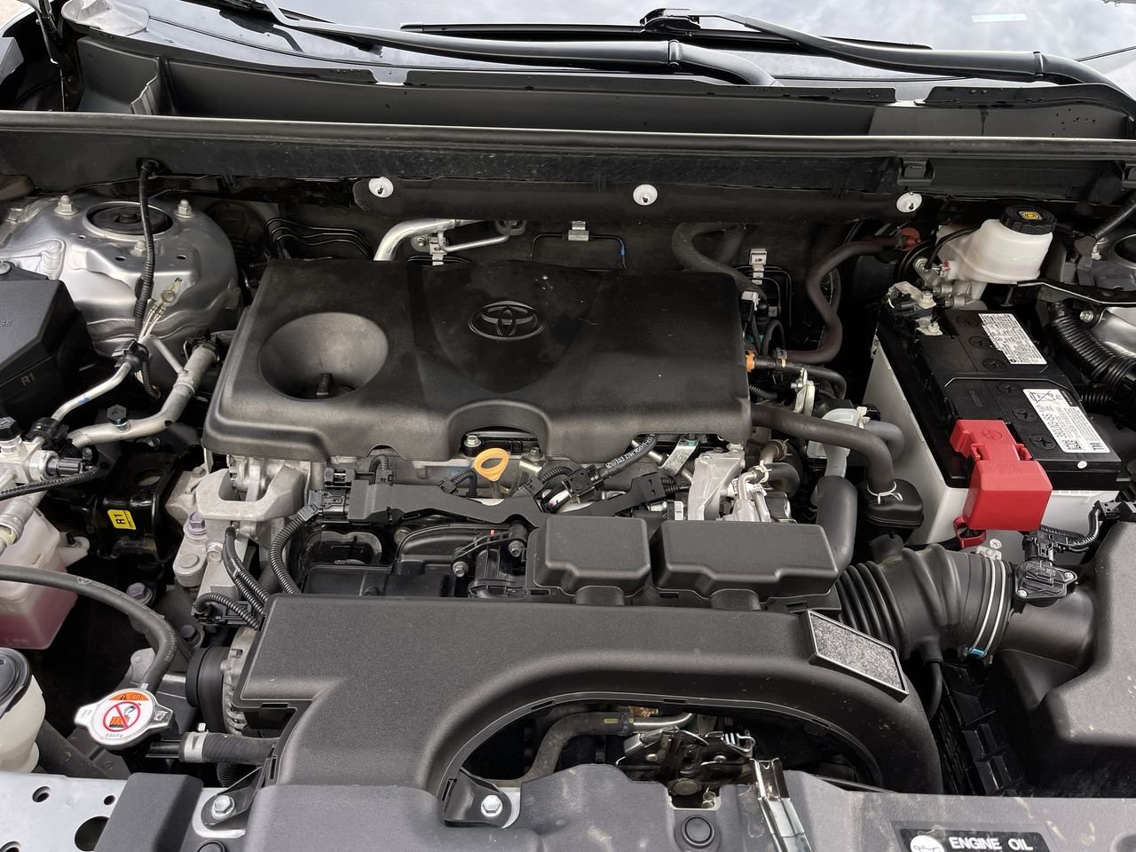 Used 2021  Toyota LE AWD image 31