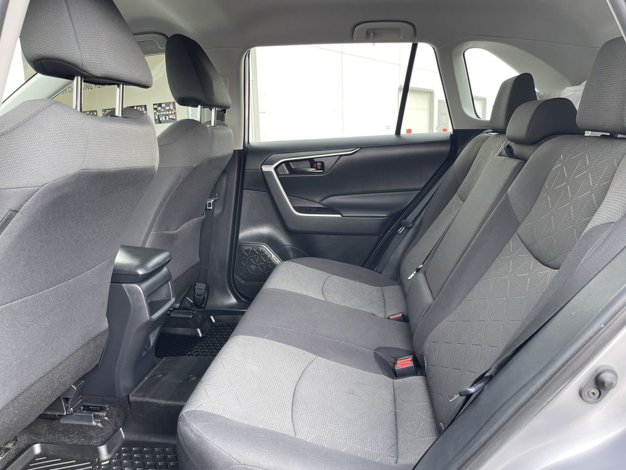 Used 2021  Toyota LE AWD image 29