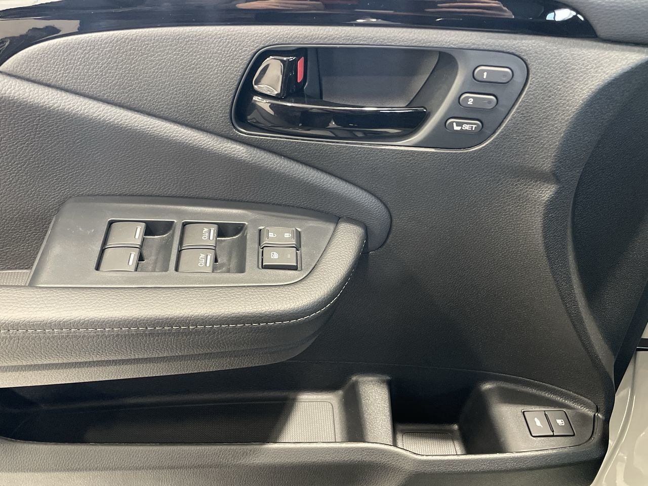 New 2023 Platinum White Pearl Honda TOURING image 23