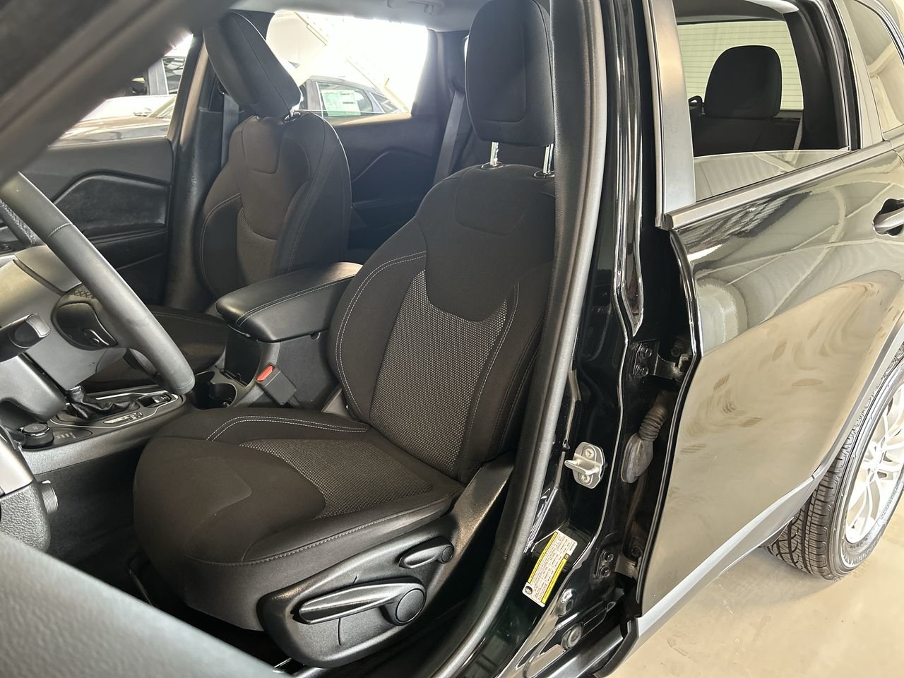 Used 2021 BLACK Jeep Sport, 4RM, Apple carplay, Bluetooth, Caméra, USB* image 19