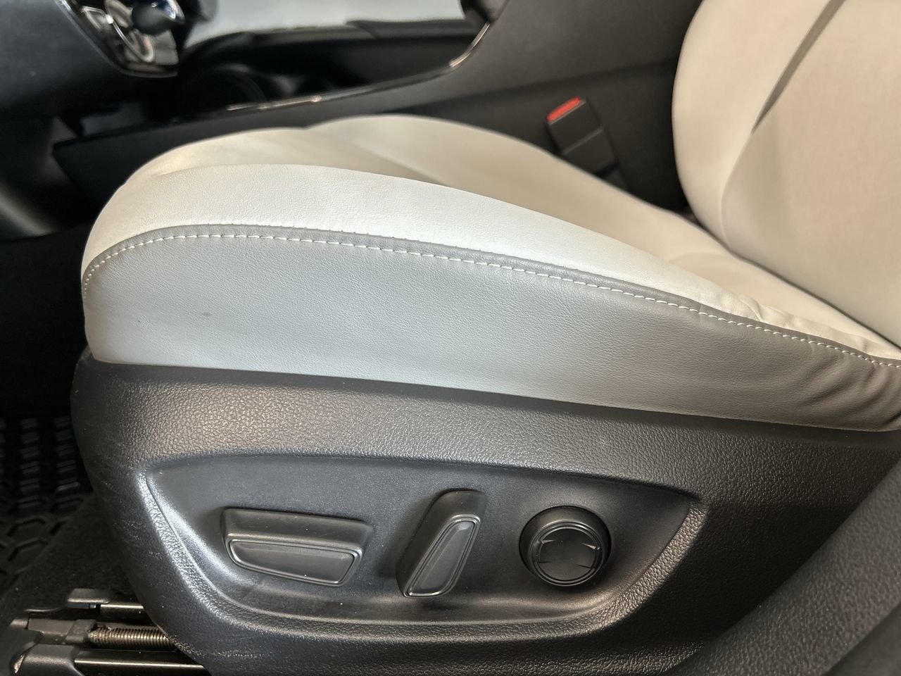 Used 2020 WHITE Toyota Cuir, Nav, Apple carplay, Bluetooth, Caméra, Xenon image 20