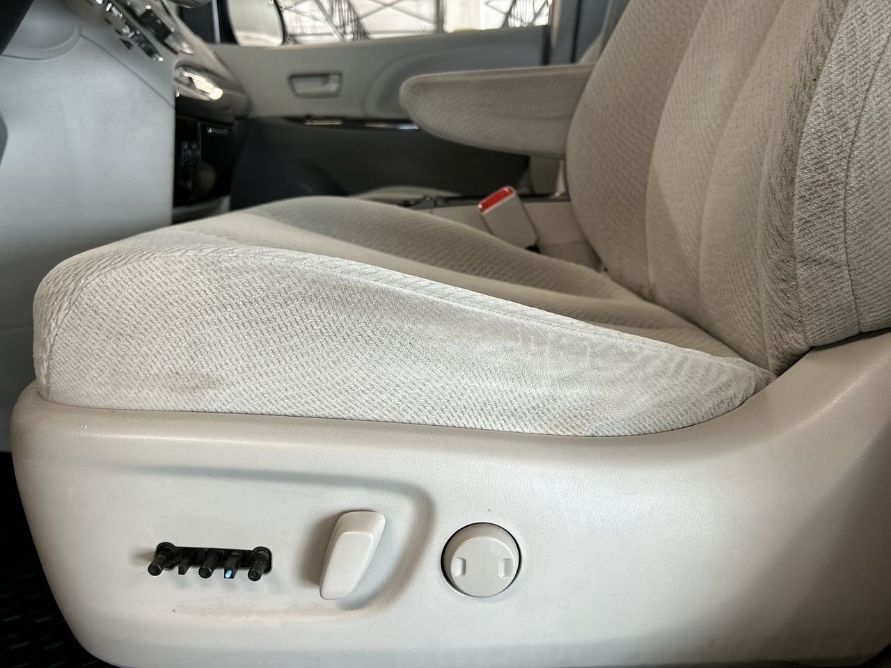 Used 2014 GREY Toyota LE, 7 passagers, Bluetooth, Jantes, USB*********** image 20