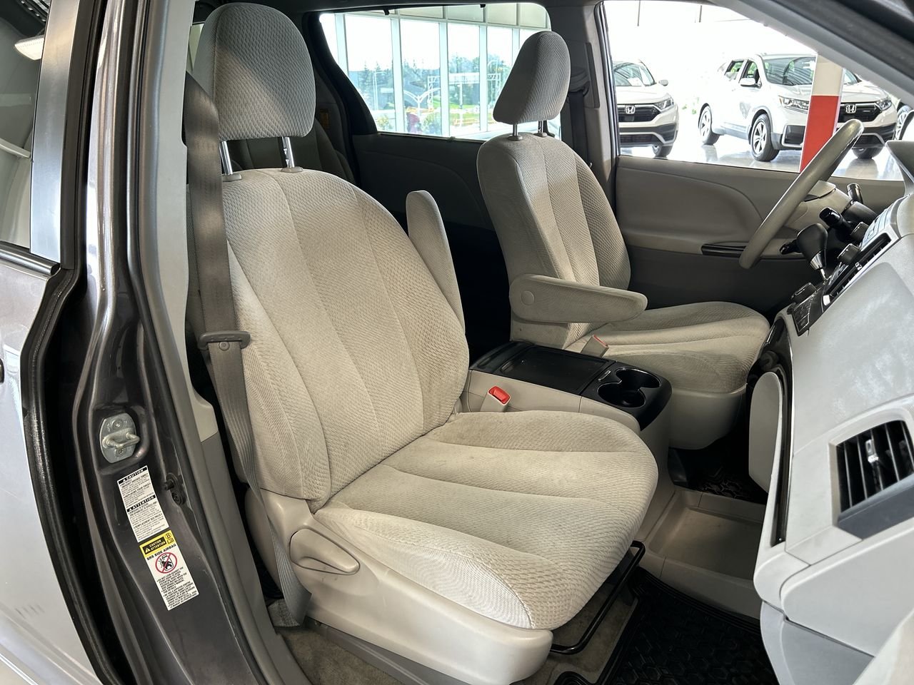 Used 2014 GREY Toyota LE, 7 passagers, Bluetooth, Jantes, USB*********** image 31