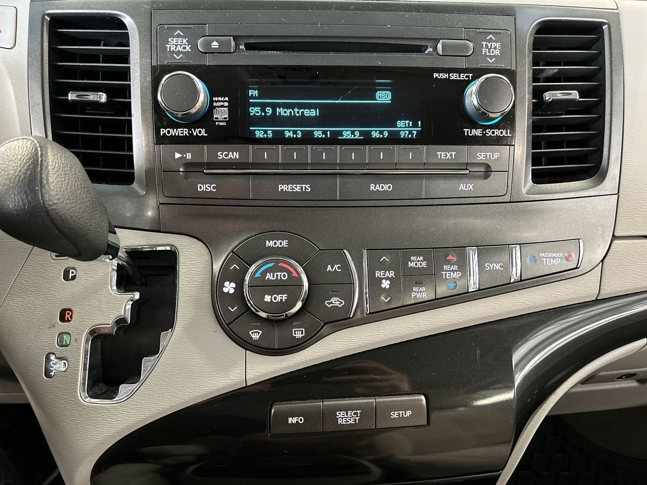 Used 2014 GREY Toyota LE, 7 passagers, Bluetooth, Jantes, USB*********** image 26