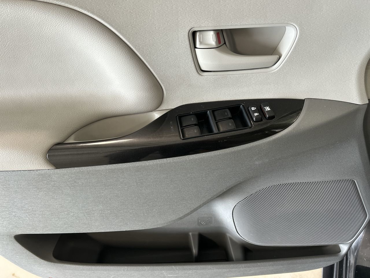 Used 2014 GREY Toyota LE, 7 passagers, Bluetooth, Jantes, USB*********** image 21