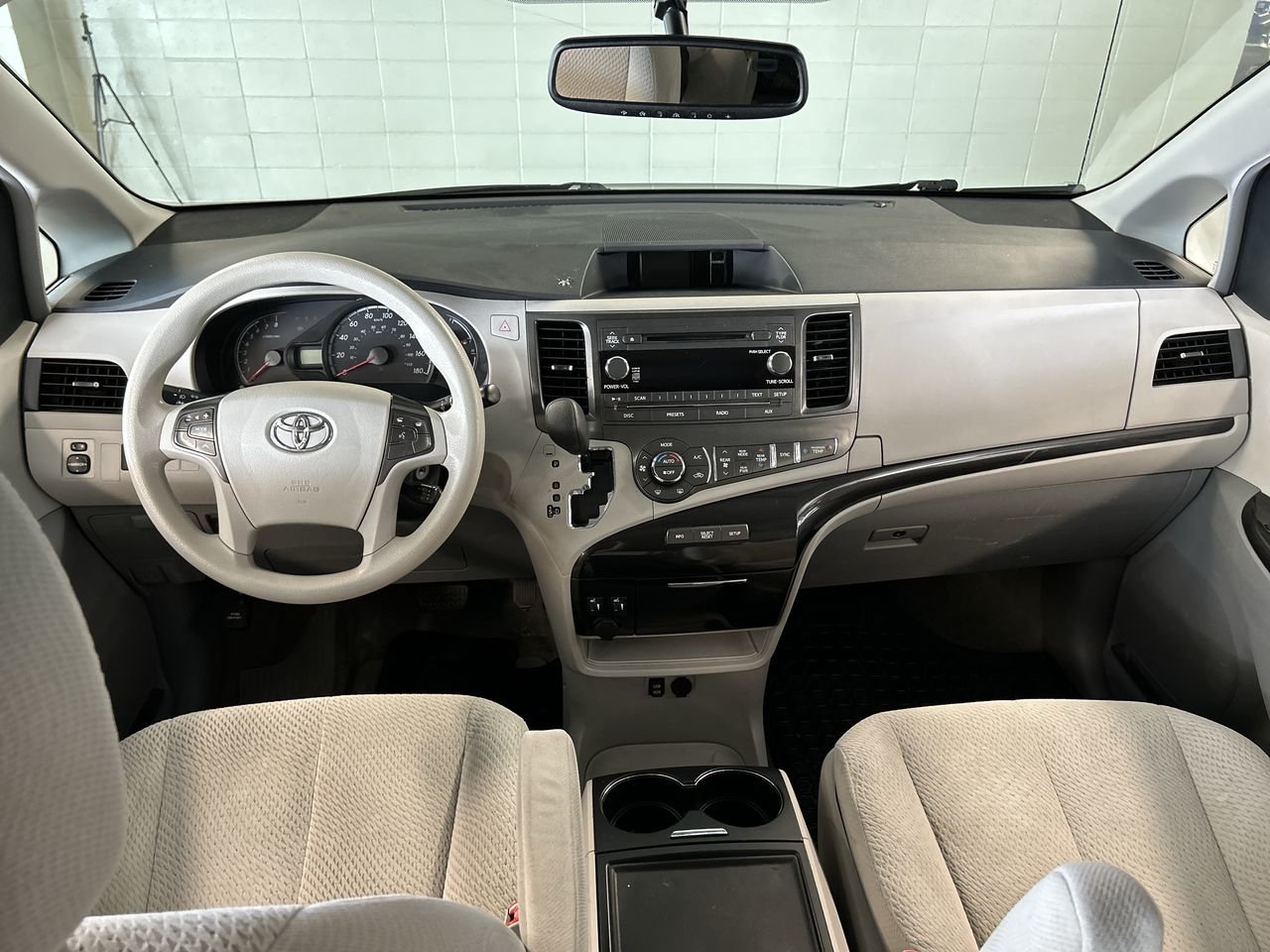 Used 2014 GREY Toyota LE, 7 passagers, Bluetooth, Jantes, USB*********** image 28