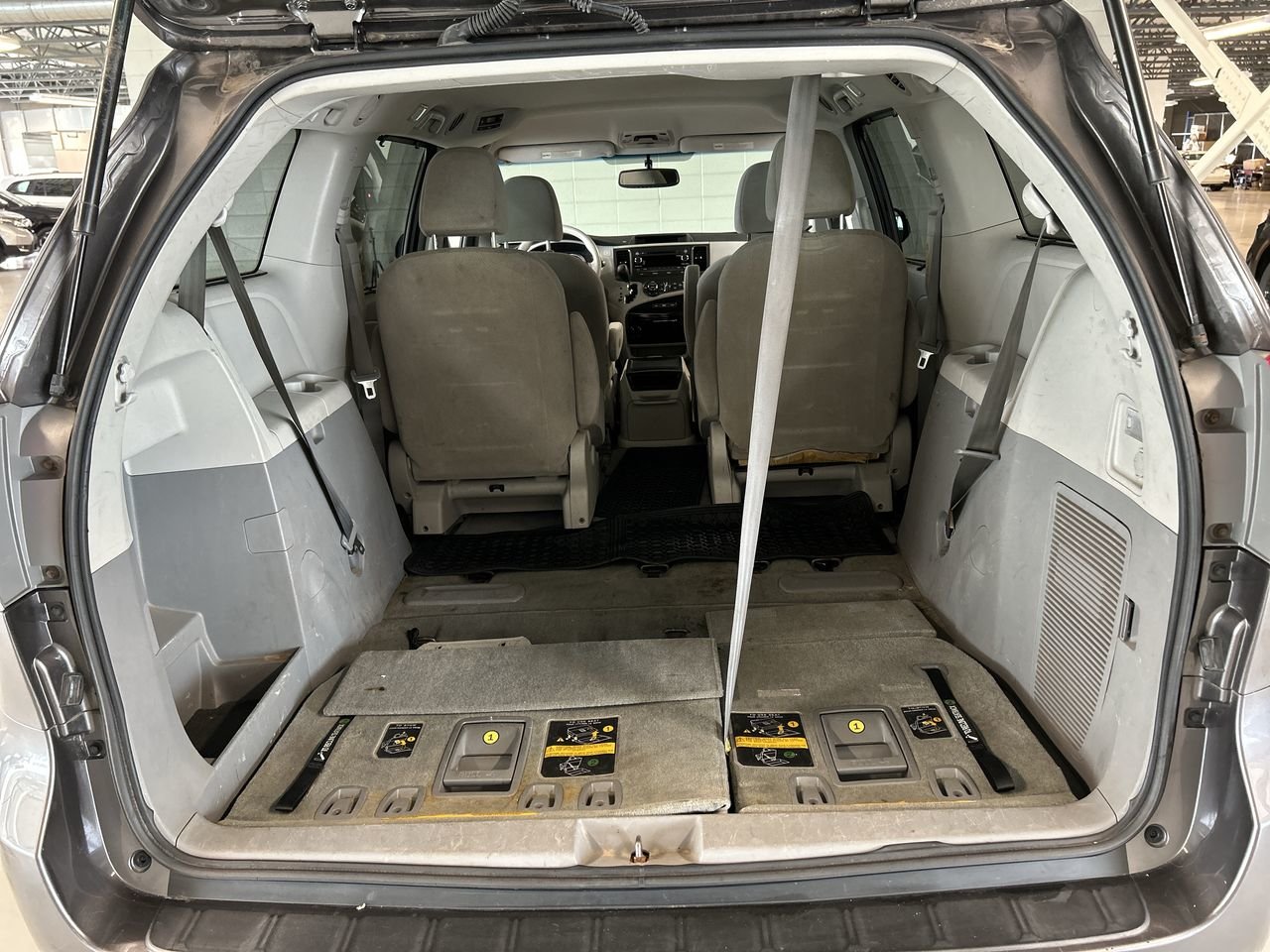 Used 2014 GREY Toyota LE, 7 passagers, Bluetooth, Jantes, USB*********** image 30