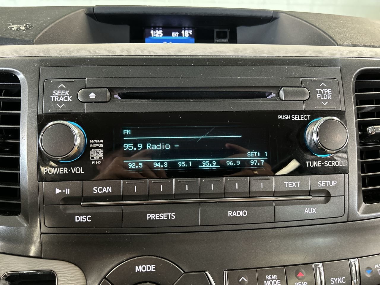 Used 2014 GREY Toyota LE, 7 passagers, Bluetooth, Jantes, USB*********** image 24