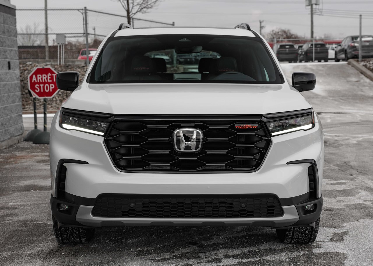 Used 2025 Honda Pilot with 500 km for sale at Otogo