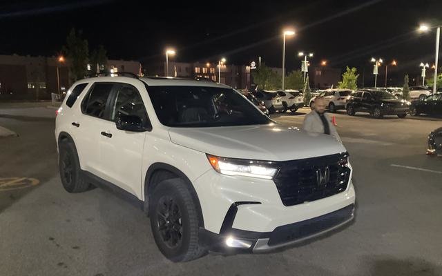 Platinum White Pearl 2025 Honda Pilot SUV / Crossover All-Wheel Drive Automatic