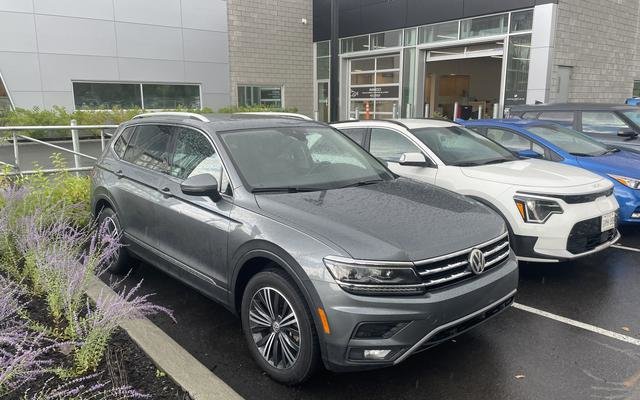 Platinum Gray Metallic 2018 Volkswagen Tiguan SUV / Crossover Automatic