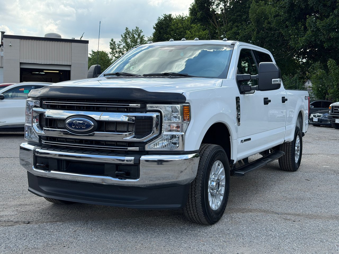 Oxford White 2022 Ford F-250 Super Duty Pickup Truck Four-Wheel Drive Automatic