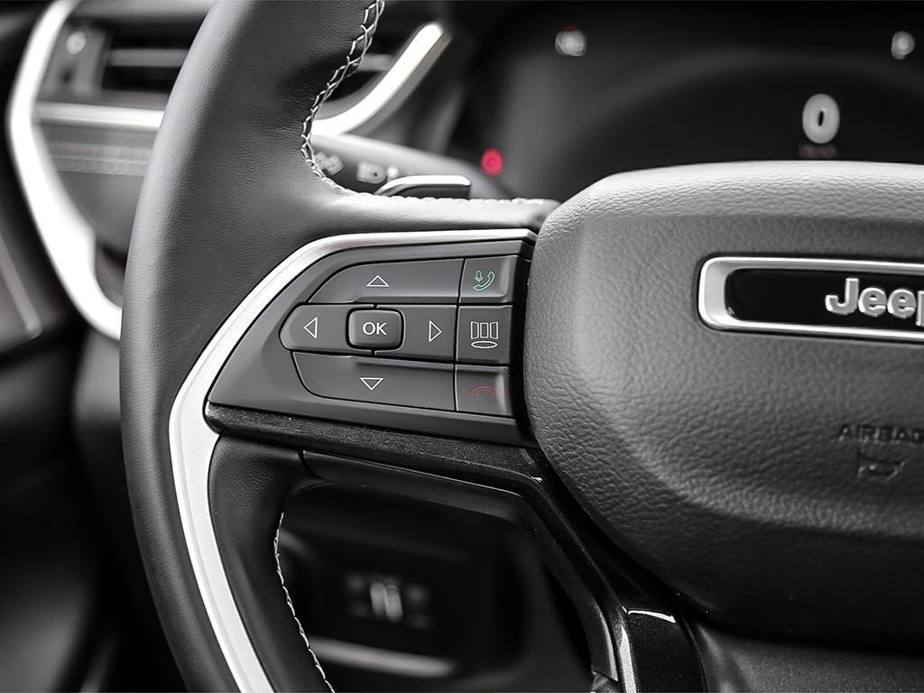 2025 Jeep Grand Cherokee LAREDO-17