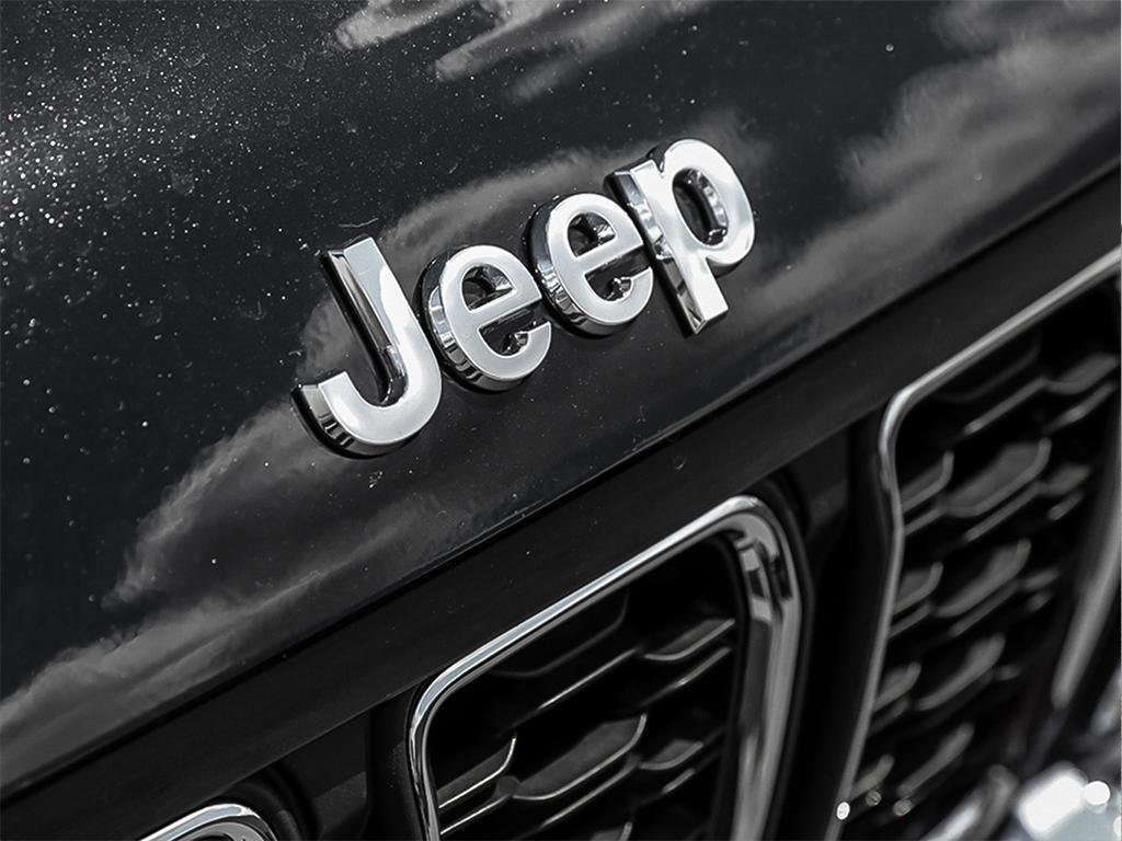 2025 Jeep Grand Cherokee LAREDO-12