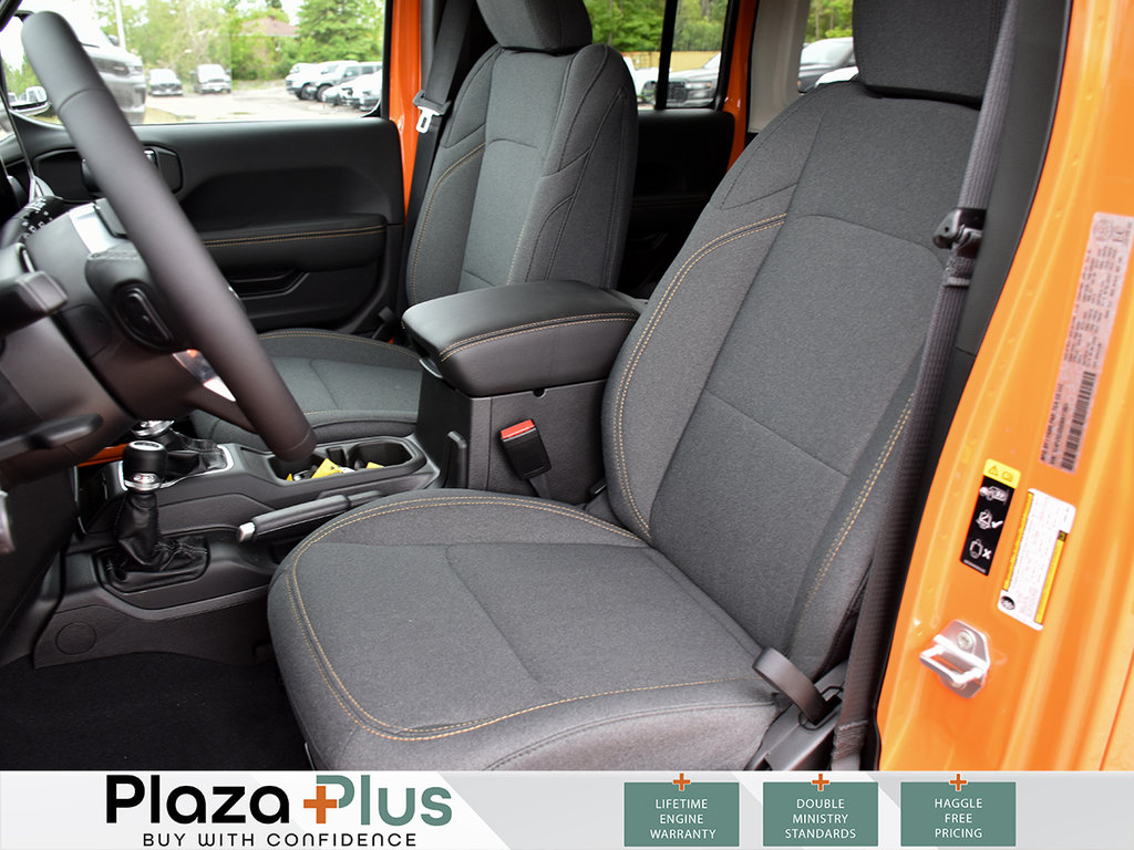 2025 Jeep Wrangler 4-Door SAHARA-12