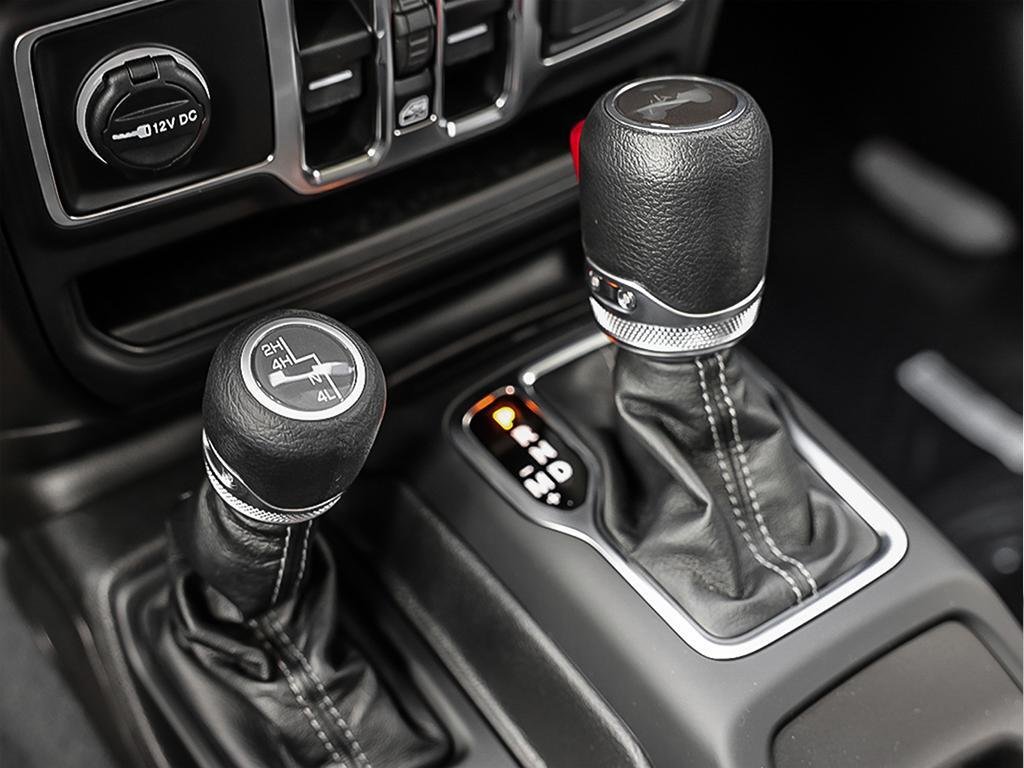 2025 Jeep Wrangler 4-Door SAHARA-13