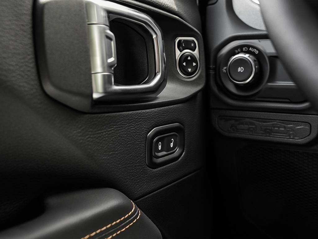 2025 Jeep Wrangler Sahara-18