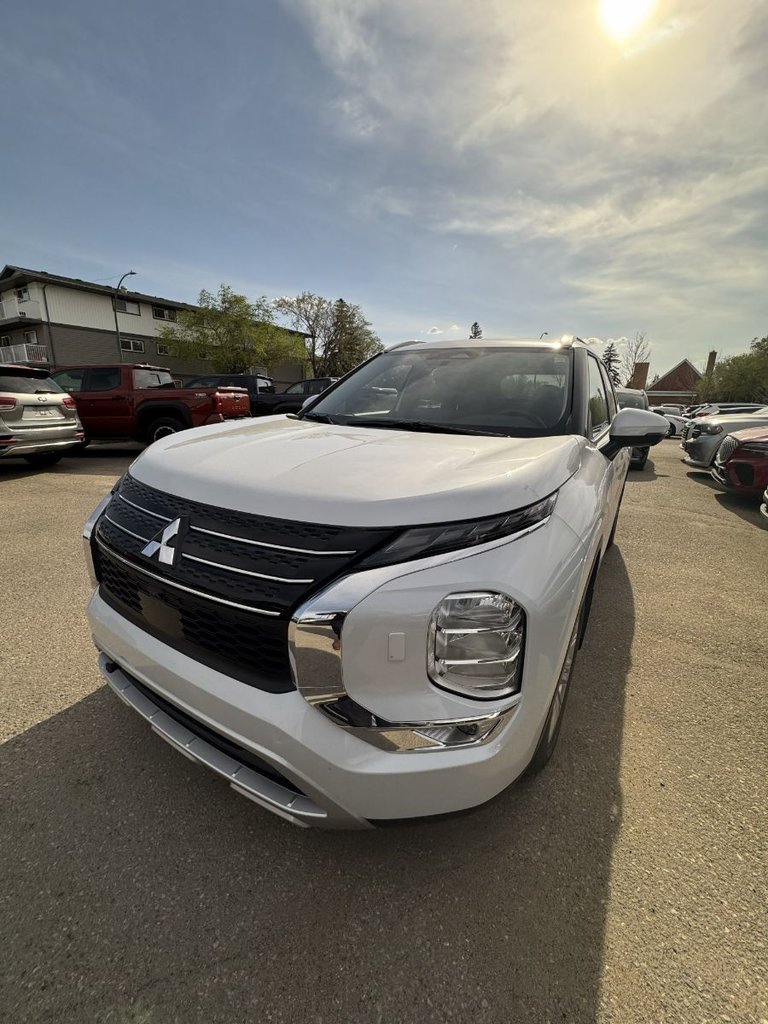 2024 Mitsubishi Outlander LE S-AWC
