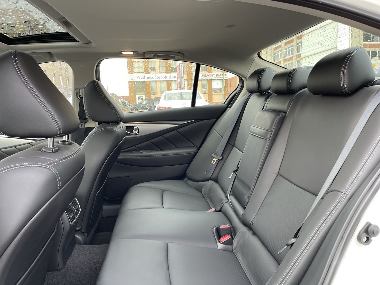 New 2022 Majestic White INFINITI LUXE image 32