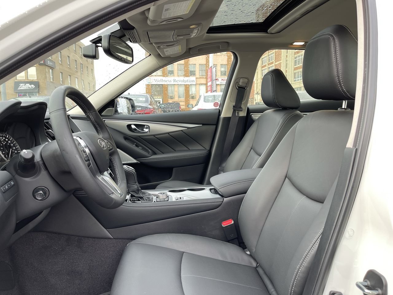 New 2022 Majestic White INFINITI LUXE image 22