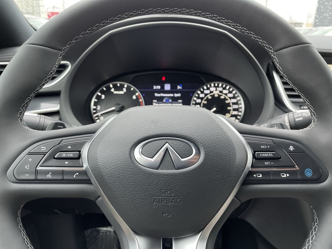 New 2023 Radiant White INFINITI SPORT image 22