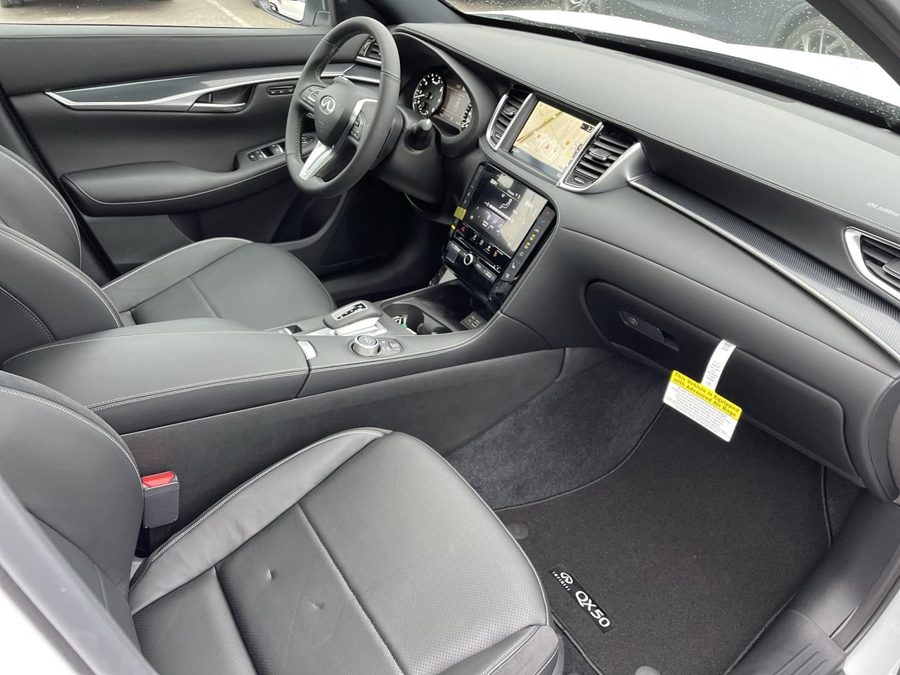 New 2023 Radiant White INFINITI SPORT image 33